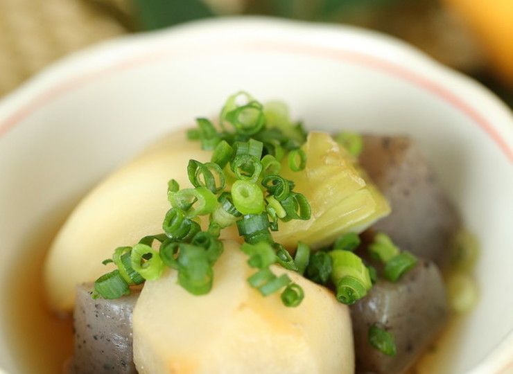 里芋と蒟蒻のやさしいお味の煮物