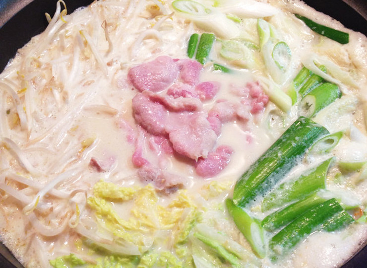 しょうがとにんにく入り スタミナ豆乳鍋