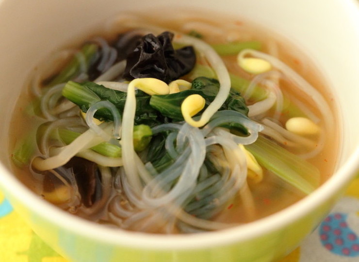 酸味と辛味のきいた春雨ス～プ