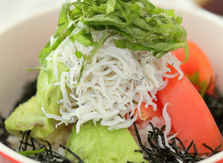 アボガドマトとしらすのヘルシー丼