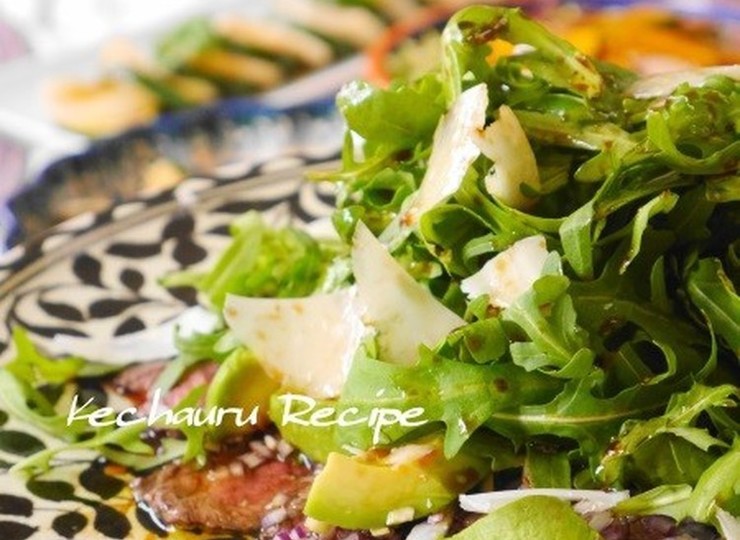 牛タタキとアボカドのカルパッチョ風サラダ