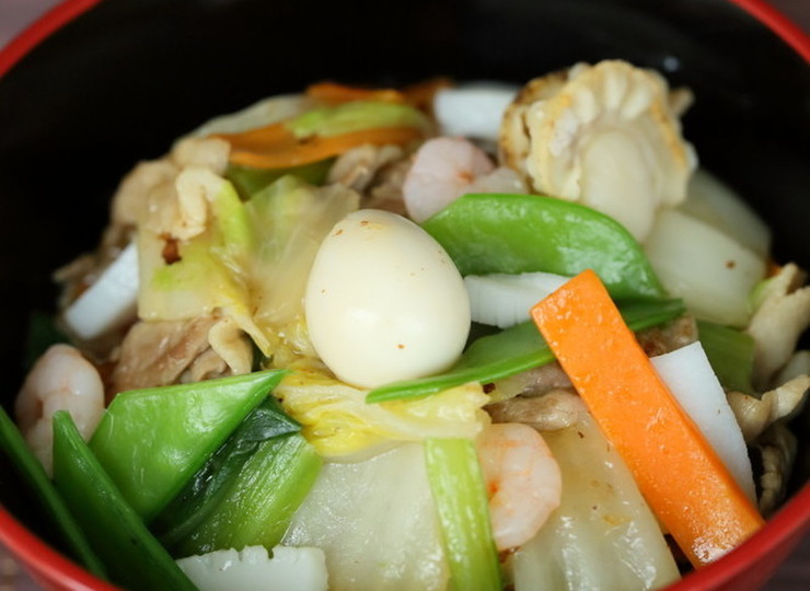 具沢山の定番中華丼