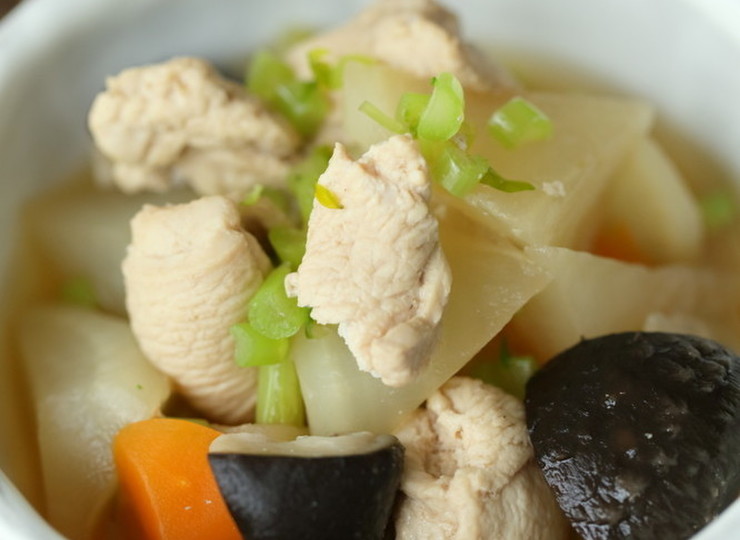 大根と鶏むね肉の優しいお味の煮物