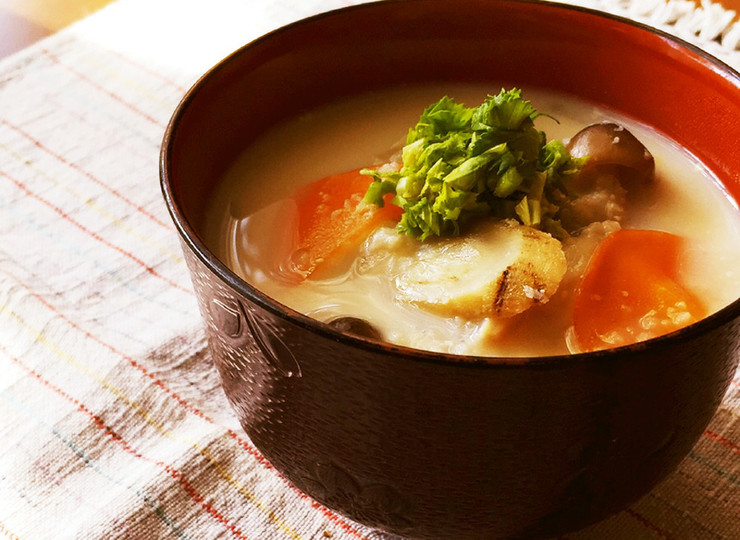 温まる おろし蓮根と根菜の白いお味噌汁