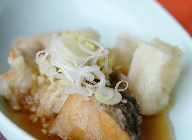 鱈と揚げもちの生姜風味あんかけ