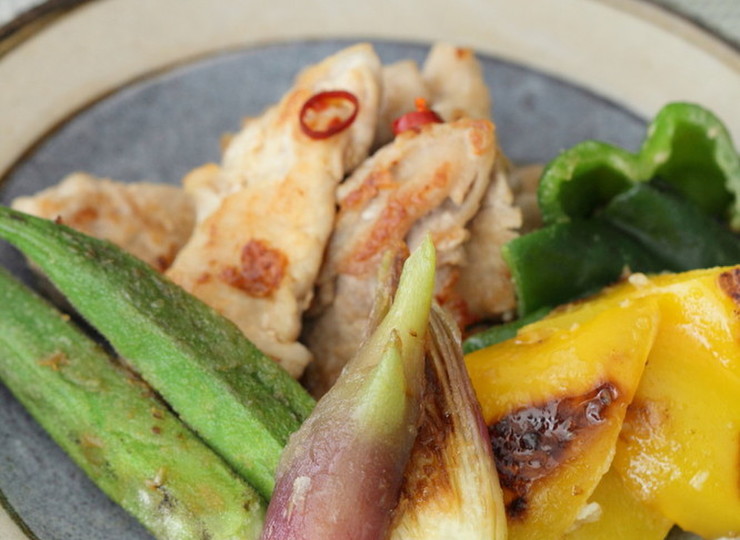 豚ももと夏野菜の揚げ焼き ピリ辛ダレで