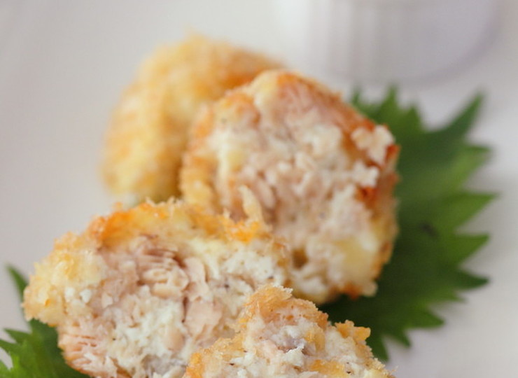 鮭缶とチーズの入ったコロコロ豆腐コロッケ