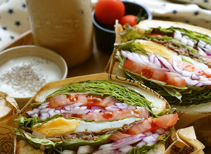 薄切り肉の野菜もりもりサンド