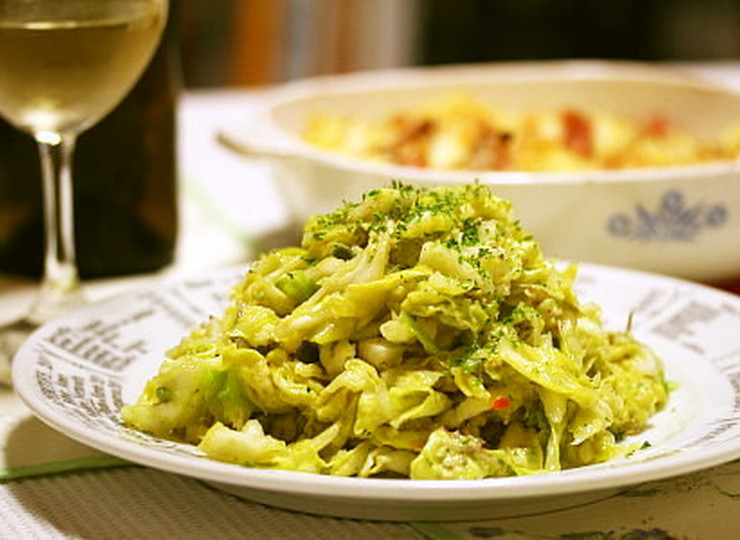 アボカドとキャベツのグリーンサラダ