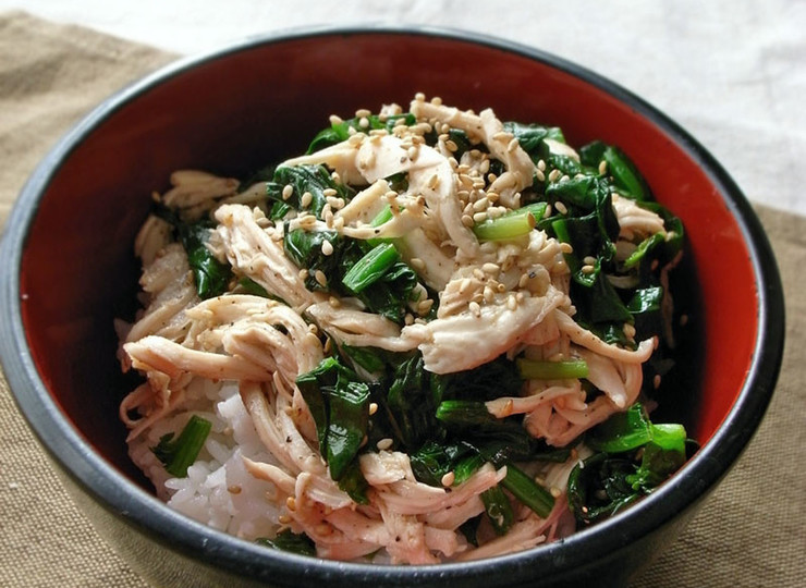 ヘルシー 鶏むね肉とほうれん草のどんぶり