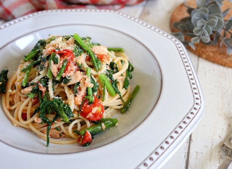 春菊とツナのオイルパスタ