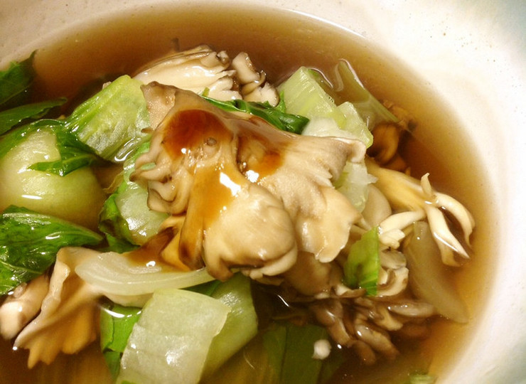 チンゲン菜と舞茸の中華スープ