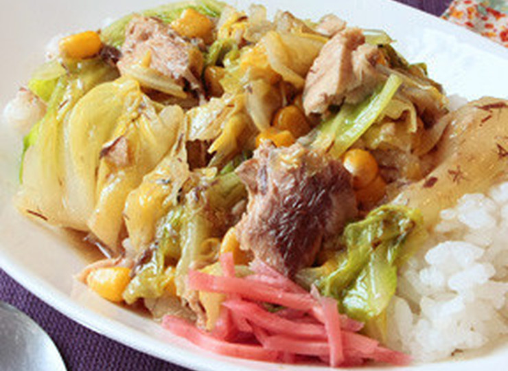 さばの水煮缶とキャベツの中華丼
