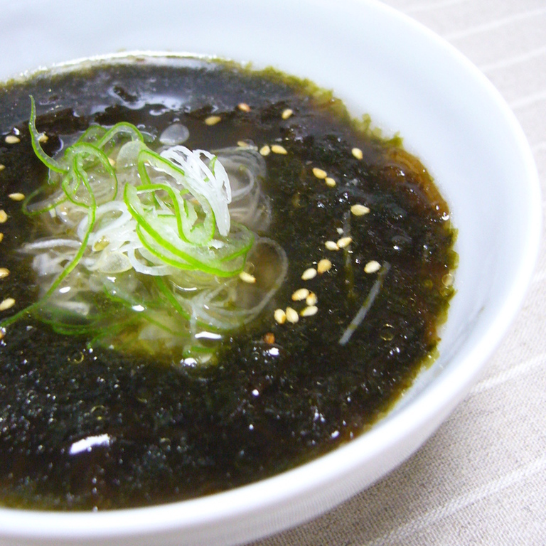 もずくと海苔の中華風スープ