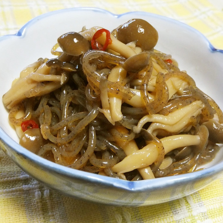 糸こんにゃくとしめじのピリ辛煮
