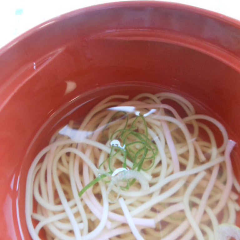 紅白のそうめん汁