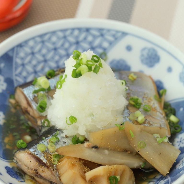 秋刀魚と根菜の含め煮おろし添え