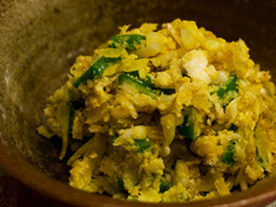 玉ねぎとおからのサラダ カレー風味