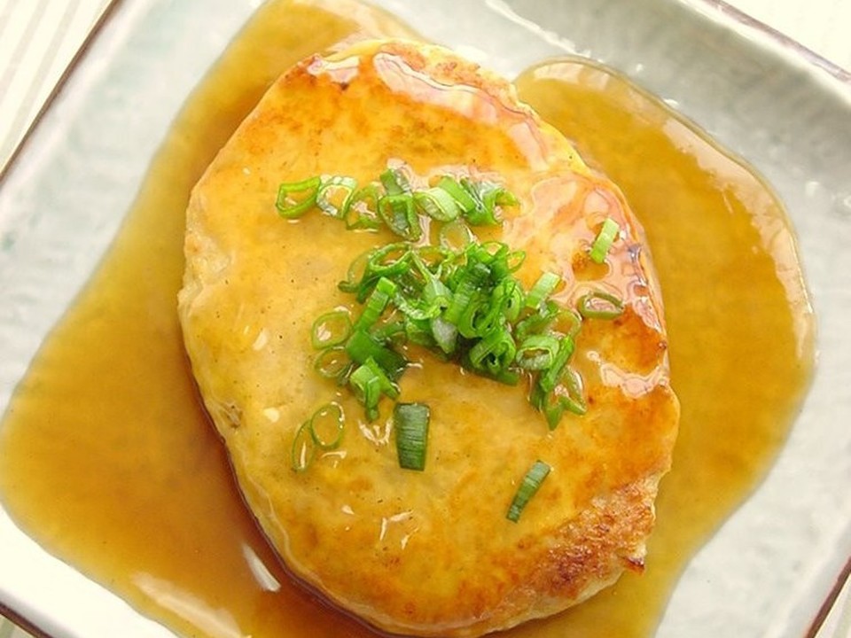 鶏ひき肉と厚揚げのあんかけバーグ