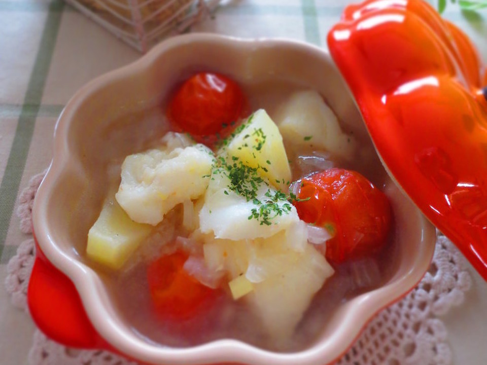 たらとじゃがいもとトマトのスープ
