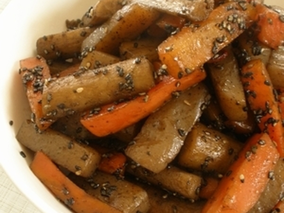 牛蒡と蒟蒻と人参の煮物