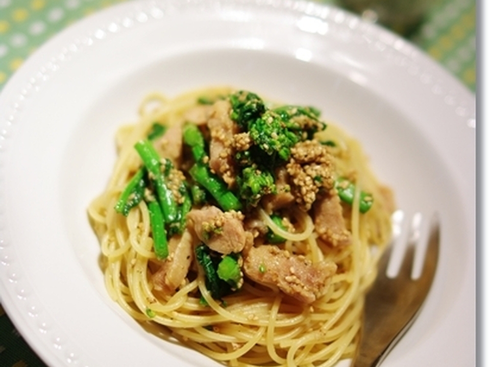 ごま香る 菜の花と鶏肉のパスタ