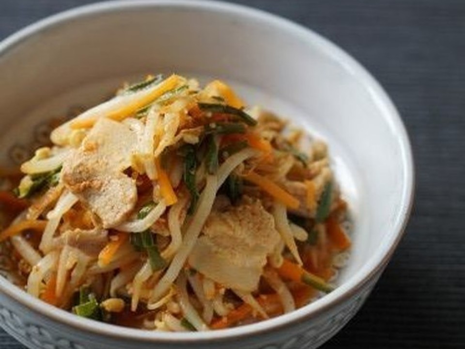 レンジで 豚肉とにらもやしのピリ辛