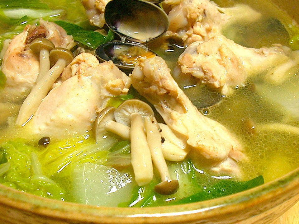 旨味たっぷり あさりと手羽元の塩バター鍋