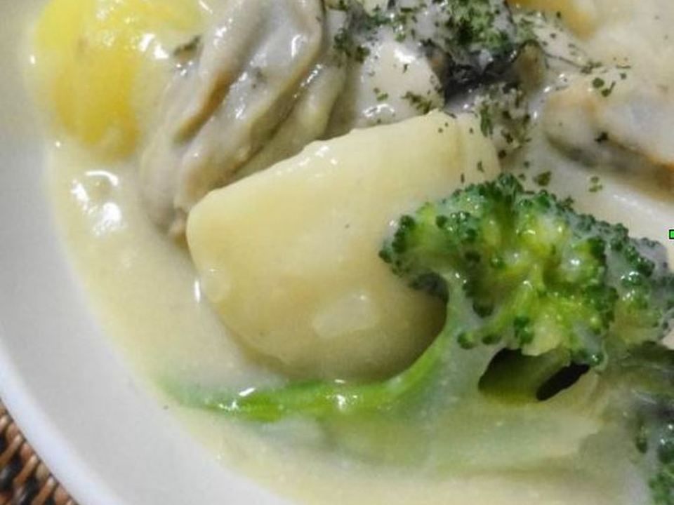 牡蠣と冬野菜の豆乳チャウダー