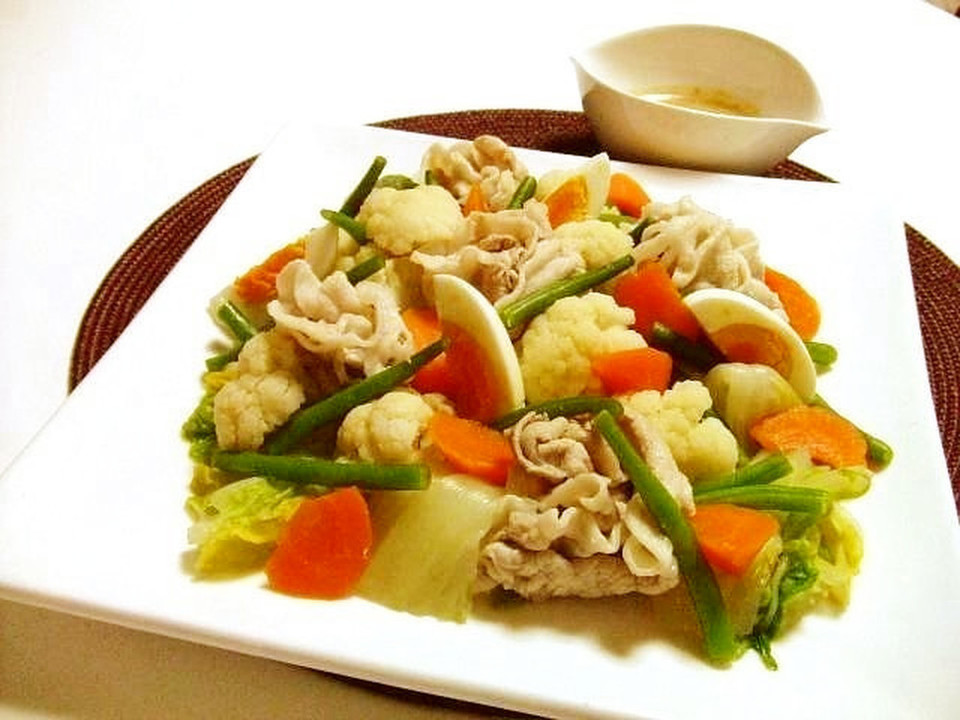 豚しゃぶと温野菜の彩りサラダ