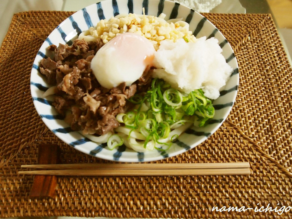 本場讃岐の温玉肉ぶっかけうどん