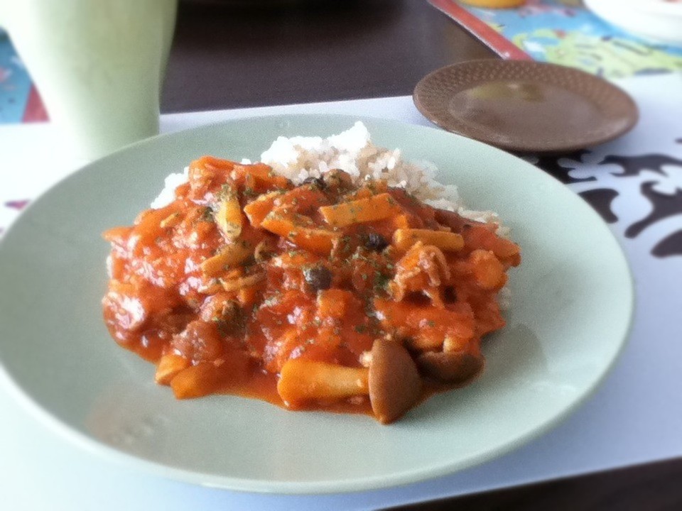 牛すじ肉のトマト煮込みライス