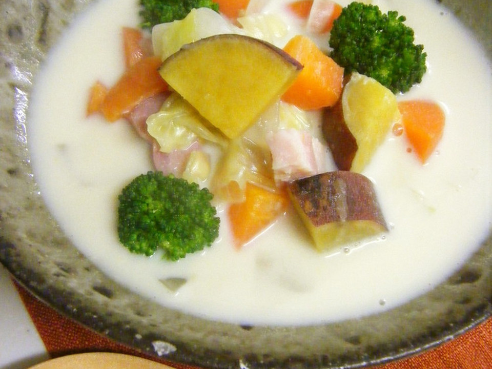 具だくさん さつまいも野菜豆乳スープ