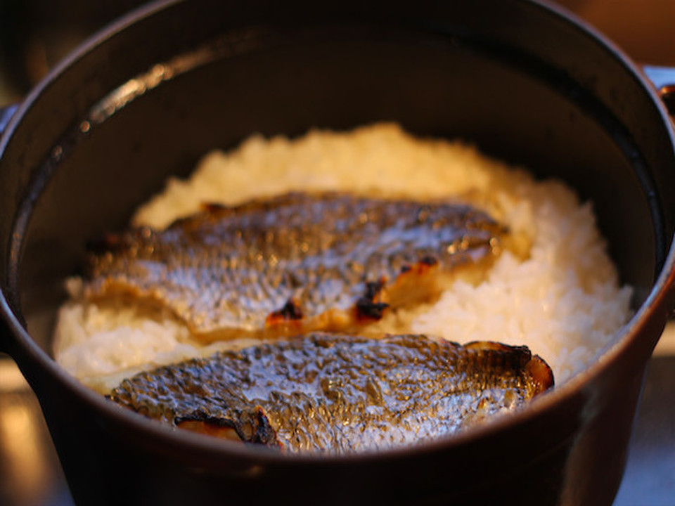 塩麹でうま味引き立つ 鯛めし