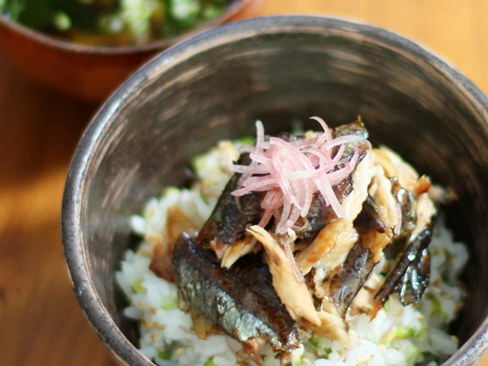 酢飯でさっぱり さんまの塩焼きのっけ丼