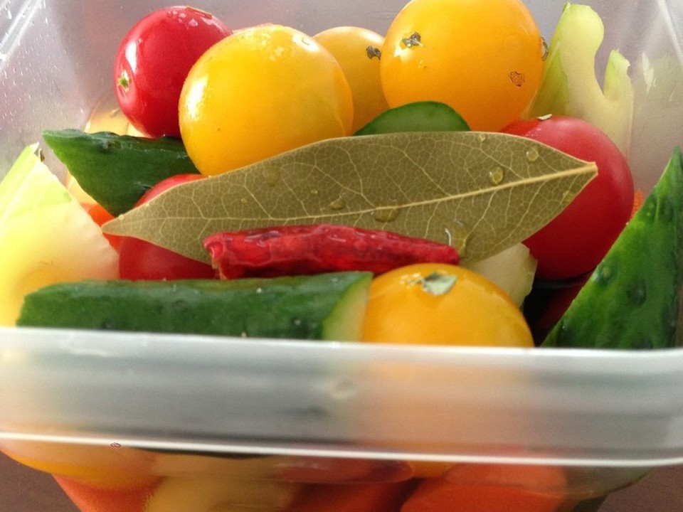 りんご酢で 野菜のピクルス