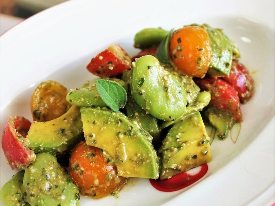 空豆とアボカド トマトのバジルソース和え