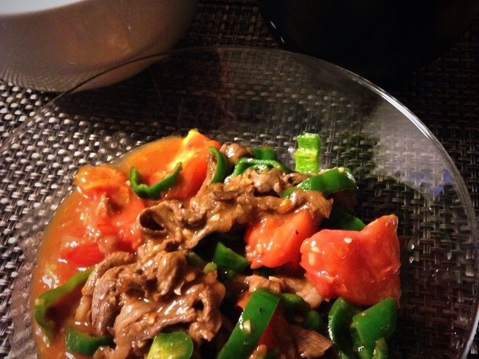 牛肉とトマトのピリ辛酸味の炒めもの