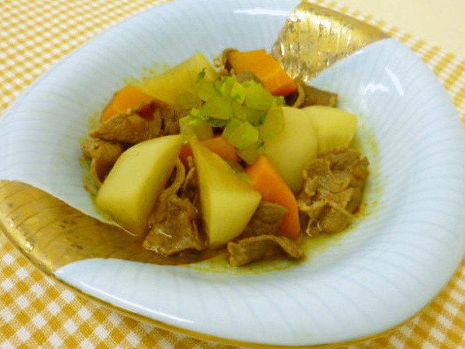 牛肉と根菜類のピリ辛煮込み