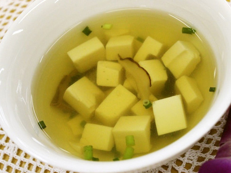 豆腐と椎茸の鶏がらあっさりスープ
