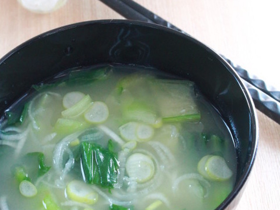 チンゲン菜と長ねぎの味噌汁