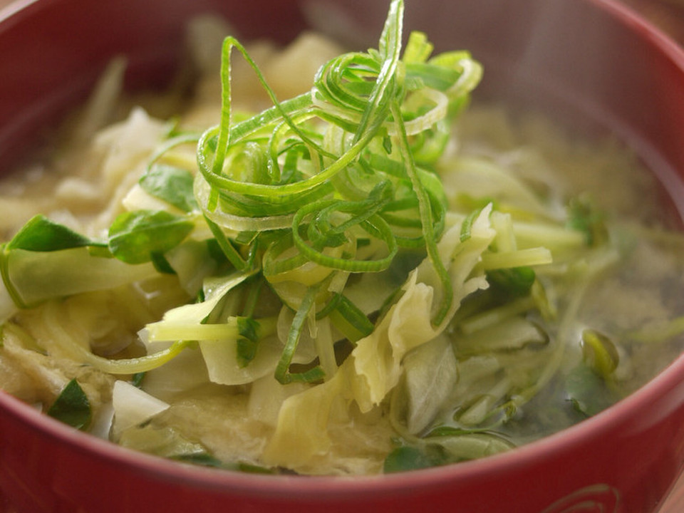 キャベツと豆苗のお味噌汁