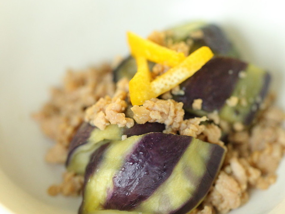 蒸し茄子のそぼろかけ