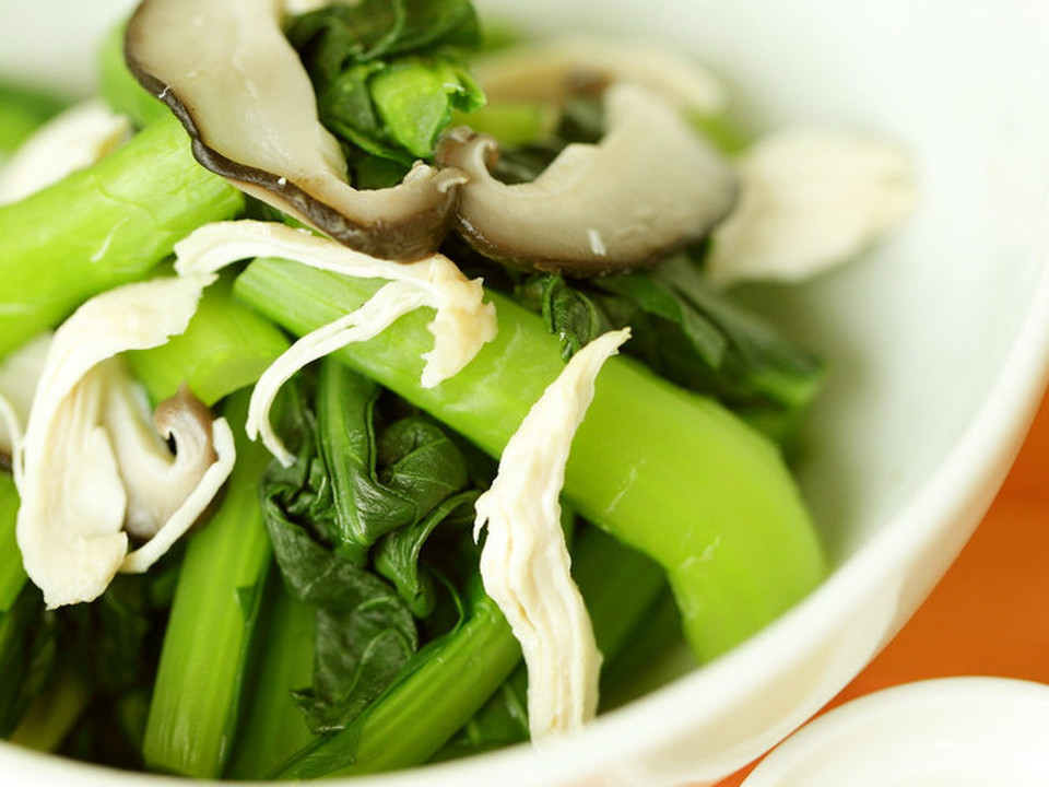 鶏ささみと小松菜の粒マスタードマヨ和え