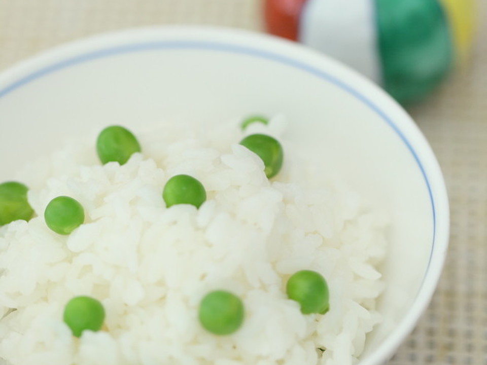 昆布出しで炊いたもっちりグリンピごはん