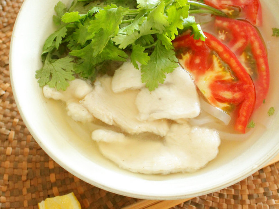 さっぱり美味しい鶏むね肉のフォー