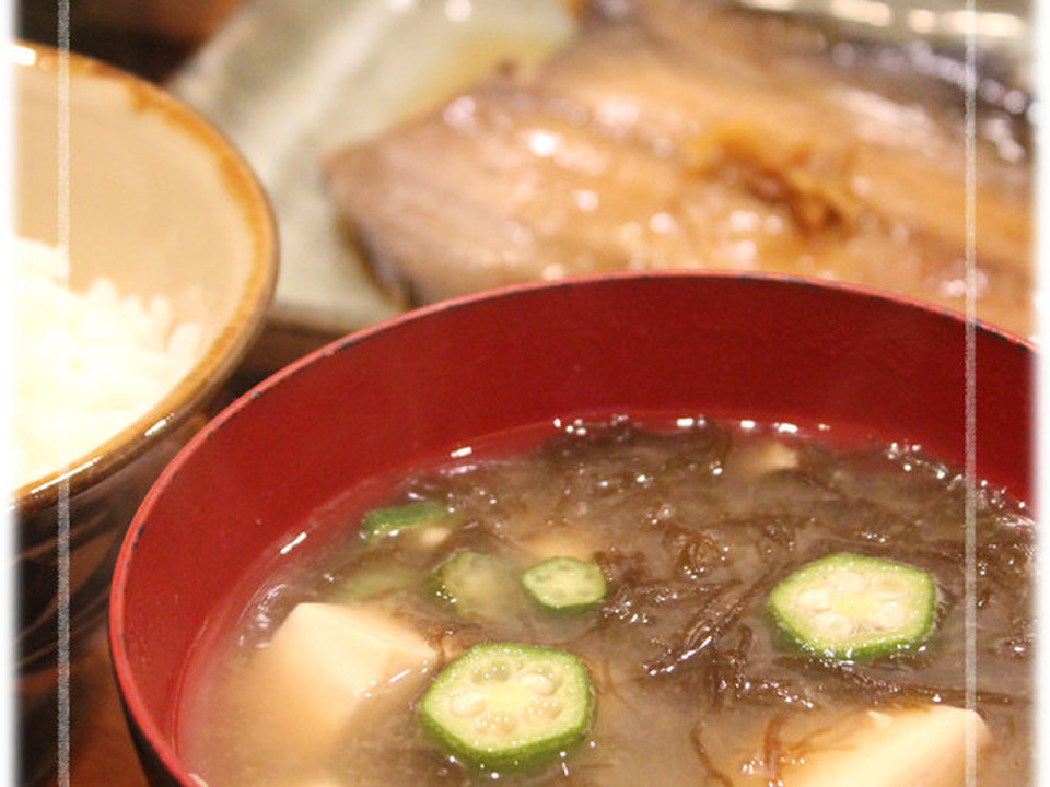 とろーり オクラともずくと豆腐の味噌汁