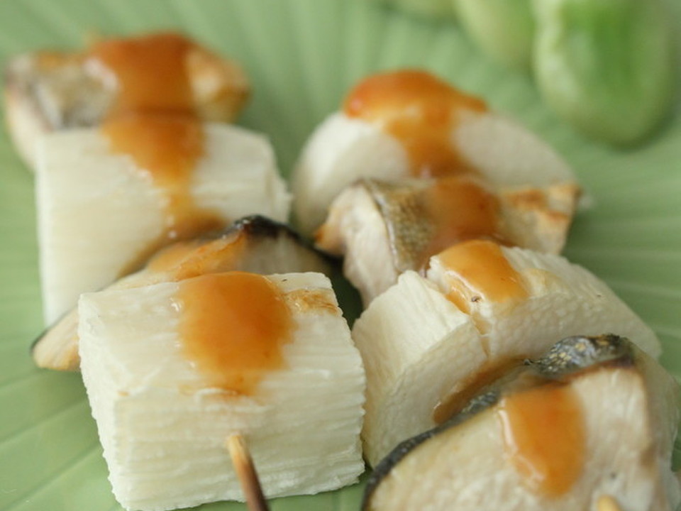 鰤と長芋の串焼き梅ソース