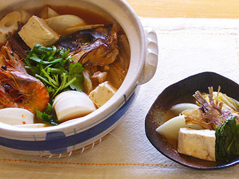 鯛のアラと旬の野菜のチゲ鍋