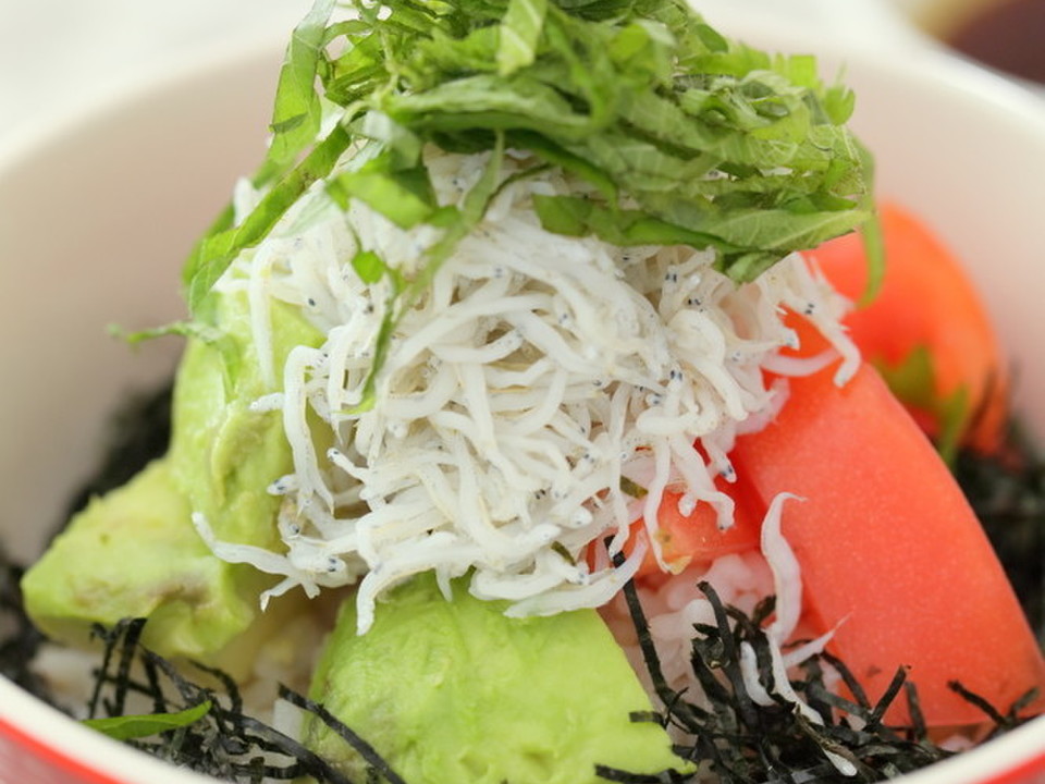 アボガドマトとしらすのヘルシー丼